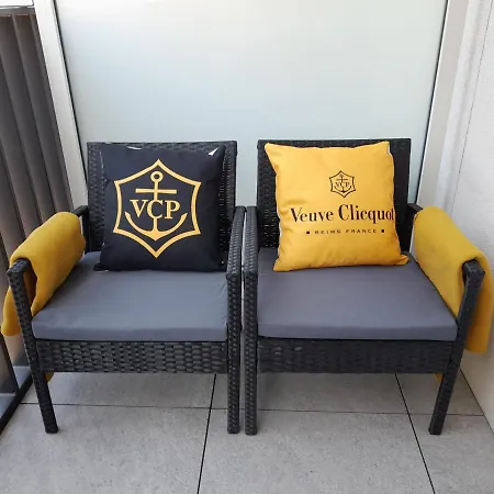 Апартаменты Golden Mood *